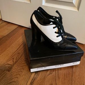 Black and White Pointed Toe Oxford sz 9.5